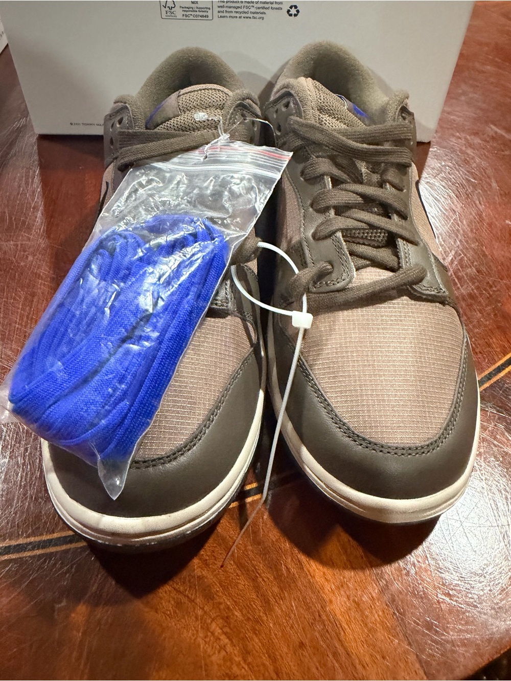 Nike Men's Low-Top Sneakers in Brown with Extra Blue Laces